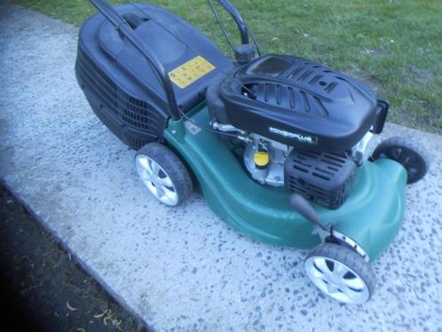 tondeuse tractée GARDEN PRO en bon état, Tuin en Terras, Grasmaaiers, Zo goed als nieuw, Benzine-grasmaaier, 40 t/m 49 cm, Cirkelmaaier