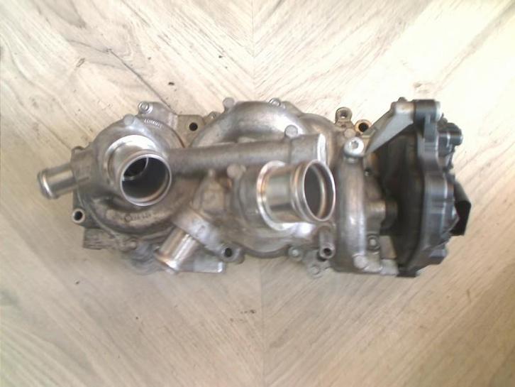 WATERPOMP Volkswagen Golf VIII (CD1) (01-2019/-) (05E121117), Auto-onderdelen, Airco en Verwarming, Volkswagen, Gebruikt