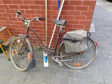damesfiets, staat lang stil, voor doe het zelver/onderdelen beschikbaar voor biedingen