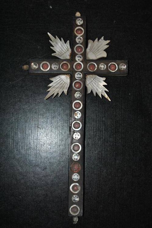 Reliekschrijn oud houten kruis 30 cm ingelegd met parelmoer, Antiek en Kunst, Antiek | Religieuze voorwerpen, Ophalen of Verzenden