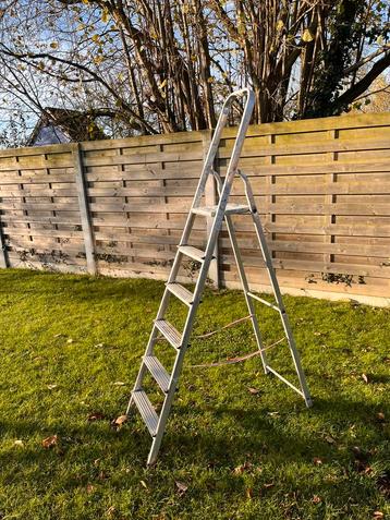 Trapladder 6 sporten beschikbaar voor biedingen
