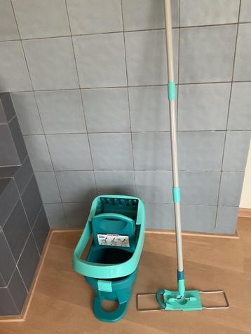 Emmer en swiffer met dweilen  beschikbaar voor biedingen