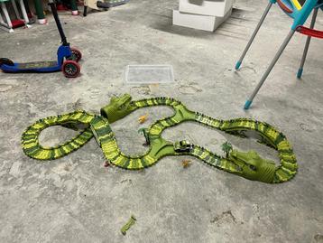 Dinosaurus racebaan speelset – met auto, dino’s  beschikbaar voor biedingen