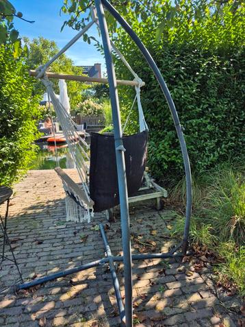 Schommelhangstoel beschikbaar voor biedingen