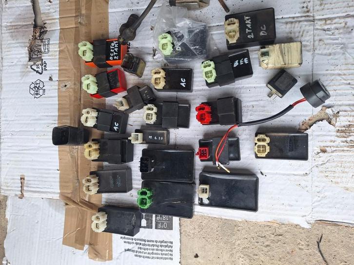 Diverse cdi 50cc scooter neco sym btc agm tgb pgo en meer, Fietsen en Brommers, Brommeronderdelen | Algemeen, Zo goed als nieuw