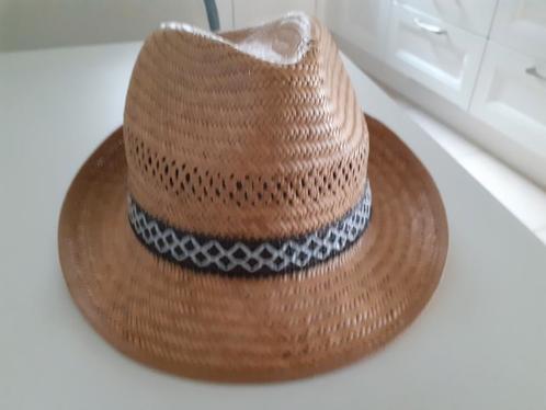Luchtige ' strooien' hoed    maat 58, Kleding | Dames, Hoeden en Petten, Zo goed als nieuw, Hoed, Ophalen