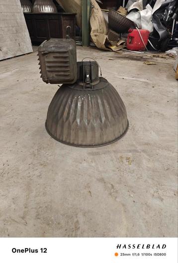 Vintage industriële  hoge druk lamparmaturen  beschikbaar voor biedingen