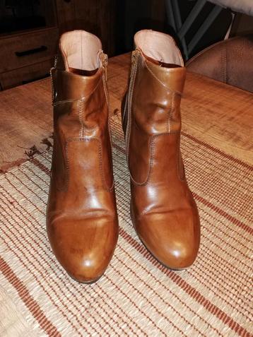 Bruine lederen laarsjes. Maat 41. beschikbaar voor biedingen