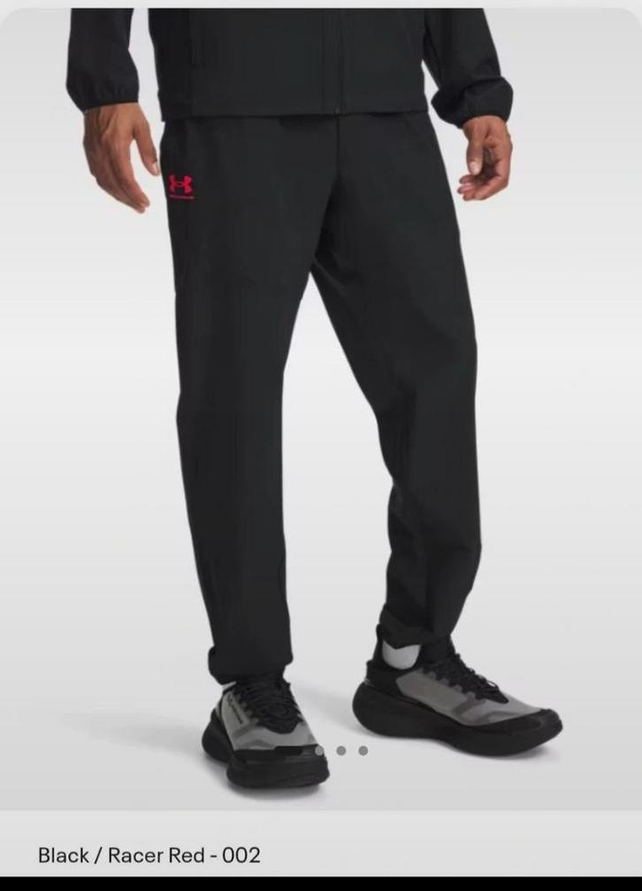 Under Armour Vibe Woven Joggerbroek - Nieuw (ticket), Kleding | Heren, Broeken en Pantalons, Nieuw, Maat 52/54 (L), Zwart, Ophalen of Verzenden