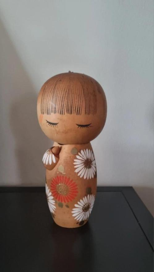 Leuke Hinagiku Kokeshi van vermoedelijk Aoki Ryoka (1931-), Antiek en Kunst, Kunst | Beelden en Houtsnijwerken, Verzenden