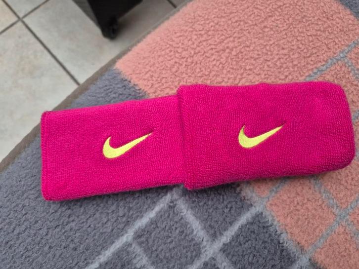 Nike originele roze zweetbanden in nieuwe staat, Kleding | Dames, Sportkleding, Zo goed als nieuw, Roze, Ophalen of Verzenden