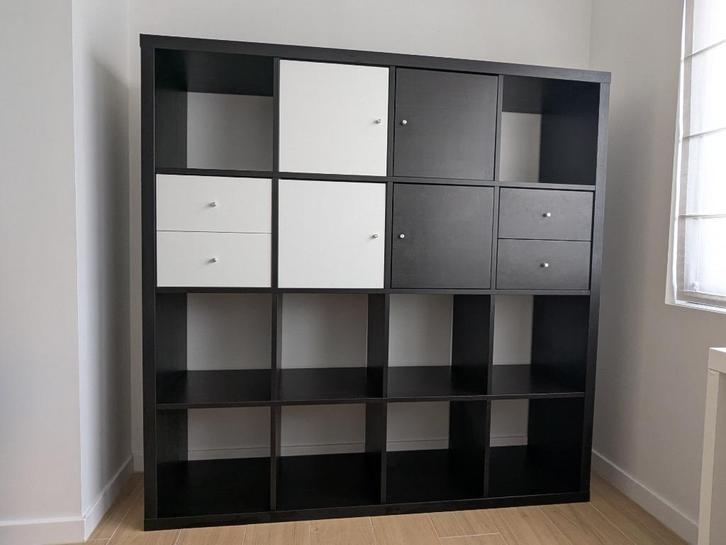 Kallax kast 4x4 met 4 deurtjes en 4 lades zwartbruin, Huis en Inrichting, Kasten | Boekenkasten, Gebruikt, 100 tot 150 cm, 100 tot 150 cm