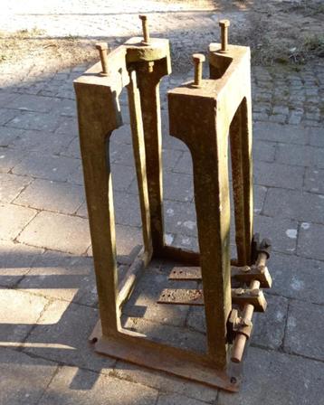 gietijzeren steun beschikbaar voor biedingen