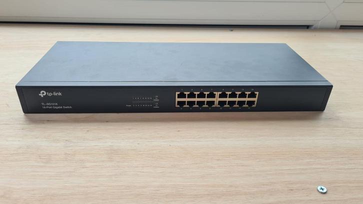 tp-link TL-SG1016, Informatique & Logiciels, Commutateurs réseau, Utilisé, Enlèvement ou Envoi