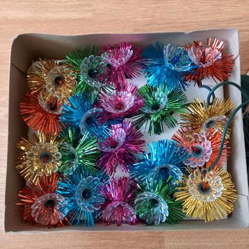 20 DELIGE OUDE KERSTVERLICHTING MET GEKLEURD TINSEL ❤️🧡💛💚 beschikbaar voor biedingen