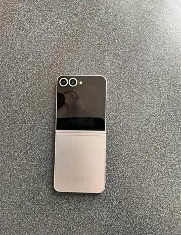 Samsung Galaxy Z Flip 6 (256 GB, zilver)
 beschikbaar voor biedingen