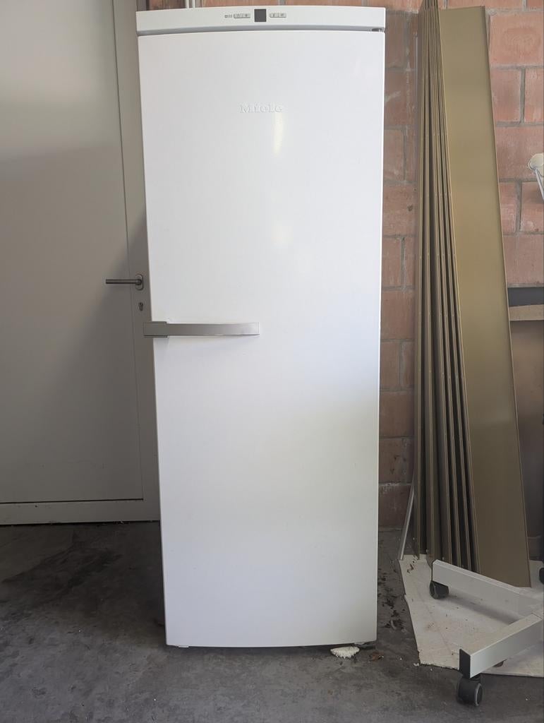 Miele diepvries fn26062 ws, Elektronische apparatuur, Koelkasten en IJskasten, Ophalen