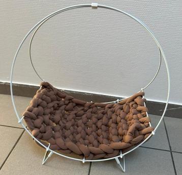 Panier surelevé pour chat 