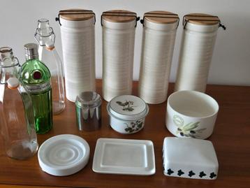 Twaalf nieuwe keuken items van tweeedverblijf , beschikbaar voor biedingen