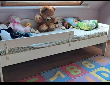 Kinderbed met lattenbodem en matras beschikbaar voor biedingen