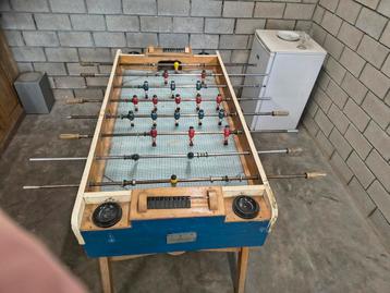 Vintage kickertafel beschikbaar voor biedingen