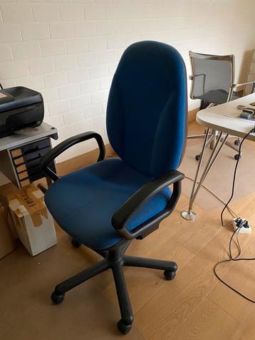 Blauwe stof bureaustoel roteerbaar super comfortabel beschikbaar voor biedingen