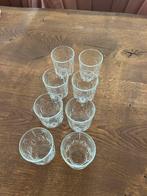 Kleine drinkglazen met relief, Ophalen of Verzenden, Zo goed als nieuw