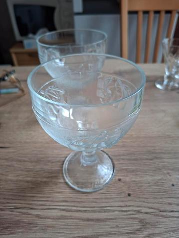 2 glazen  ijscoupes / design fruit  beschikbaar voor biedingen