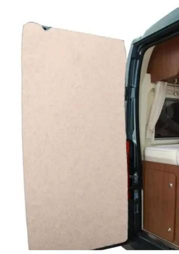 Isolatie voor achterdeuren campervan. beschikbaar voor biedingen