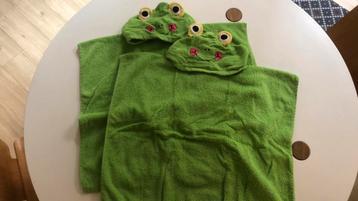 2 badponcho’s  beschikbaar voor biedingen