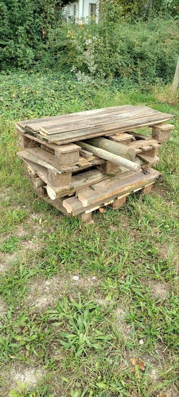 Gratis brandhout beschikbaar voor biedingen