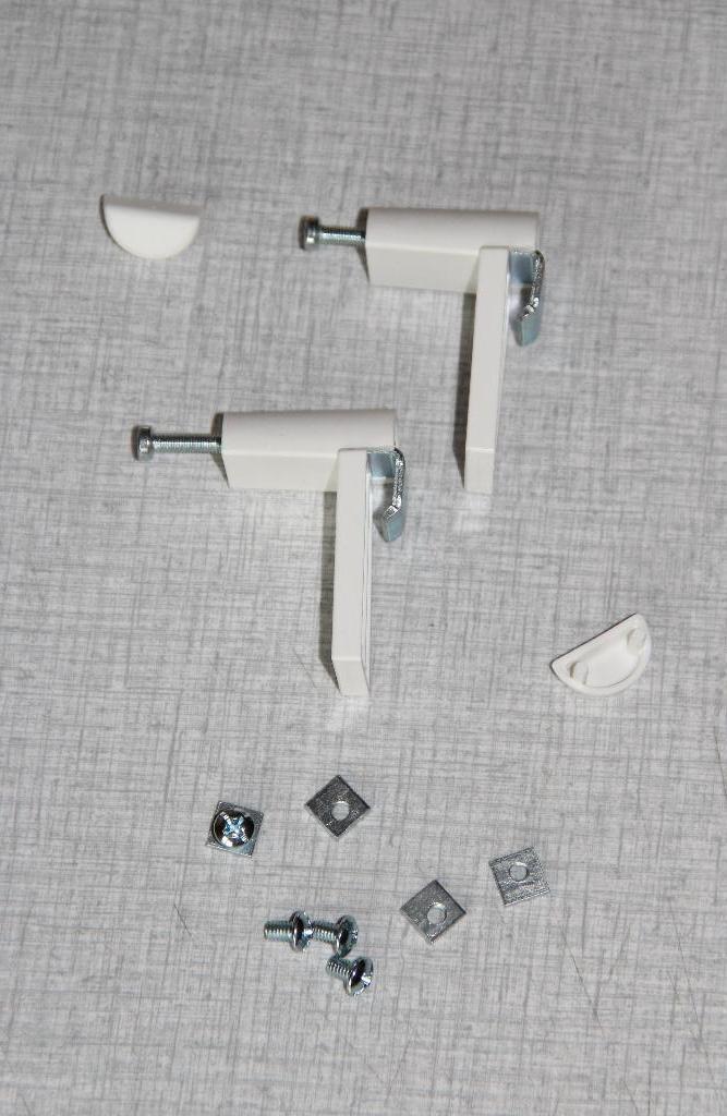 Fixations pour stores sur fenêtre en PVC sans perçage, Maison & Meubles, Ameublement | Rideaux & Stores à lamelles, Comme neuf