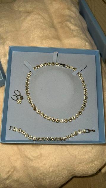 swarovski angelic set beschikbaar voor biedingen