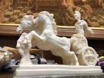 Beeld Krijger met paarden in albast, Antiek en Kunst, Ophalen