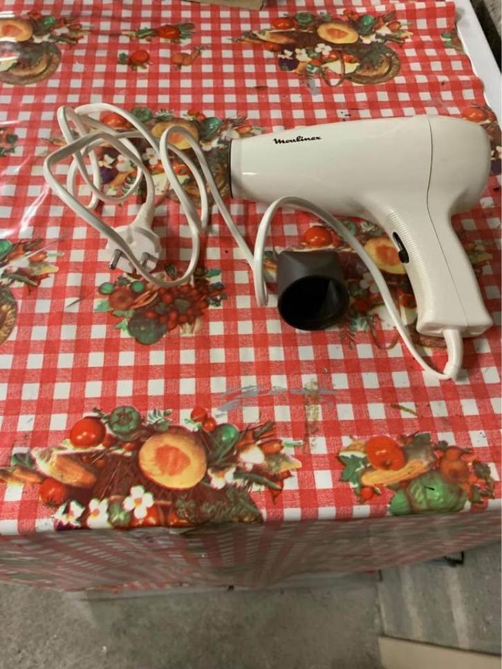 séche cheveux et brosse ronde soufflante, Handtassen en Accessoires, Uiterlijk | Haarverzorging, Nieuw, Haardroger, Ophalen of Verzenden