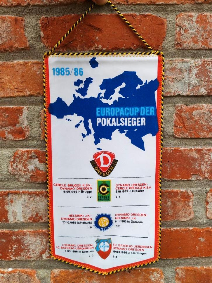 Cercle Brugge in europa 1986 oud logo prachtig zeldzaam, Diversen, Vlaggen en Wimpels, Ophalen of Verzenden