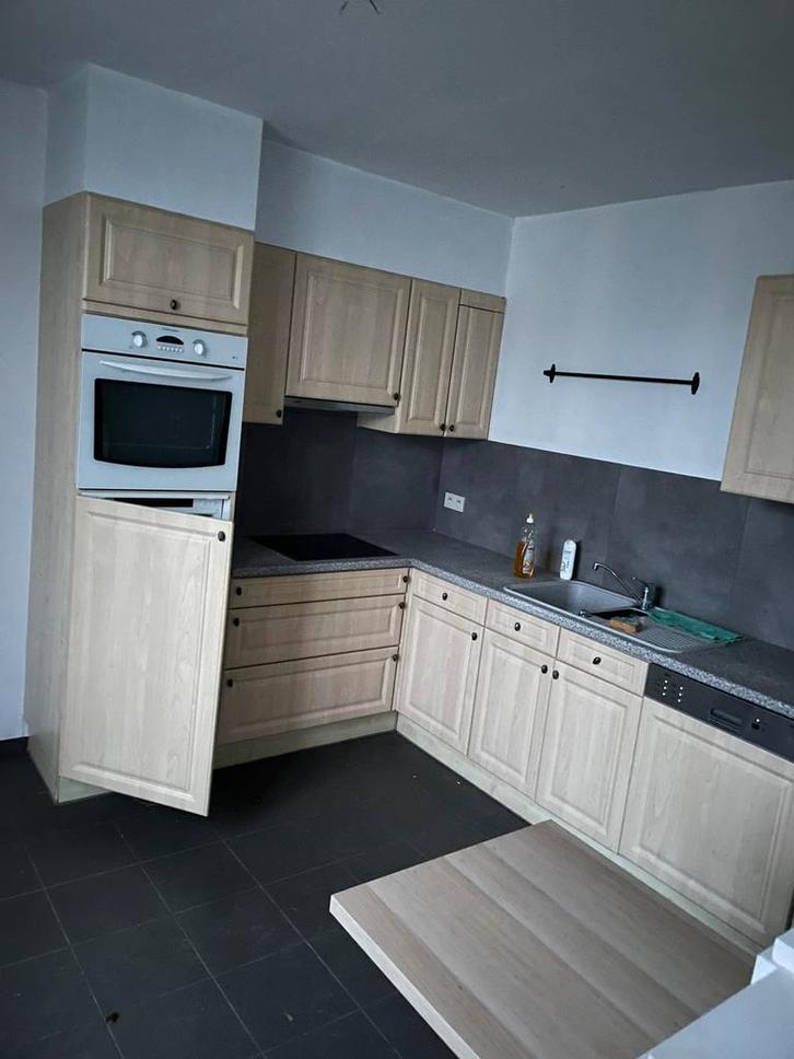 Degelijke keuken met toestellen, Huis en Inrichting, Keuken | Complete keukens, Zo goed als nieuw, Ophalen