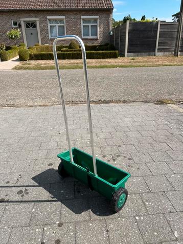 Strooiwagen/strooikar beschikbaar voor biedingen