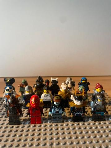 17 Lego Ninjago Minifiguren Lot beschikbaar voor biedingen