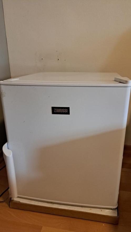 Zanussi tafel diepvriezer, Elektronische apparatuur, Koelkasten en IJskasten, Zo goed als nieuw, Minder dan 75 liter, Minder dan 85 cm