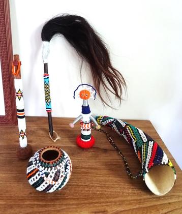 African Folk Art, handbeaded. Per stuk of bod voor meerdere beschikbaar voor biedingen