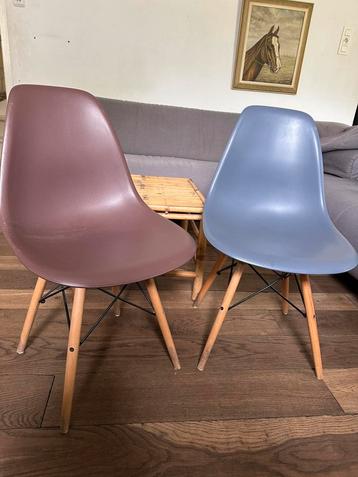 2 stoelen beschikbaar voor biedingen