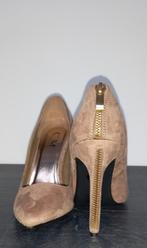 Escarpins neufs, jamais portés, en daim beige, type Stiletto, Vêtements | Femmes, Chaussures, Neuf, Enlèvement ou Envoi, Beige