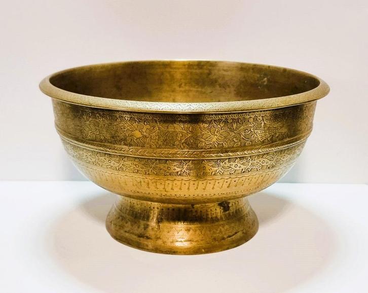 Ceremoniële antieke betelnoot kom, fijn bewerkt., Antiek en Kunst, Antiek | Brons en Koper, Koper, Ophalen of Verzenden