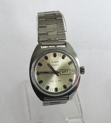 Vintage SLAVA mechanisch horloge met kalender, USSR 1970s.  beschikbaar voor biedingen