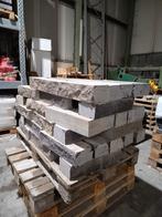 Partij GEKLOVEN KLINKERS 70 stuks 45x10x14cm BLAUWE STEEN, Ophalen, Overige typen, Zo goed als nieuw, Natuursteen