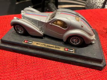 Vintage 1:24 bBurago Bugatti Atlantic 1936 metal model, Enlèvement, Comme neuf, Burago
