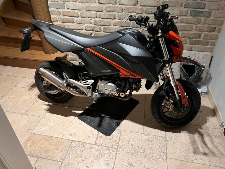 Urban m5 (lifan125cc), Vélos & Vélomoteurs, Mini Bikes, Midi Bikes & Pit Bikes, Comme neuf, Pit Bike, Enlèvement