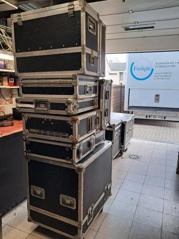allerlei flightcases beschikbaar voor biedingen