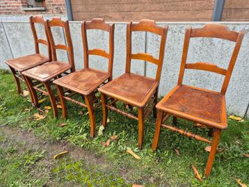 Chaise de bistrot en bois 4 + 1 Gratuit beschikbaar voor biedingen